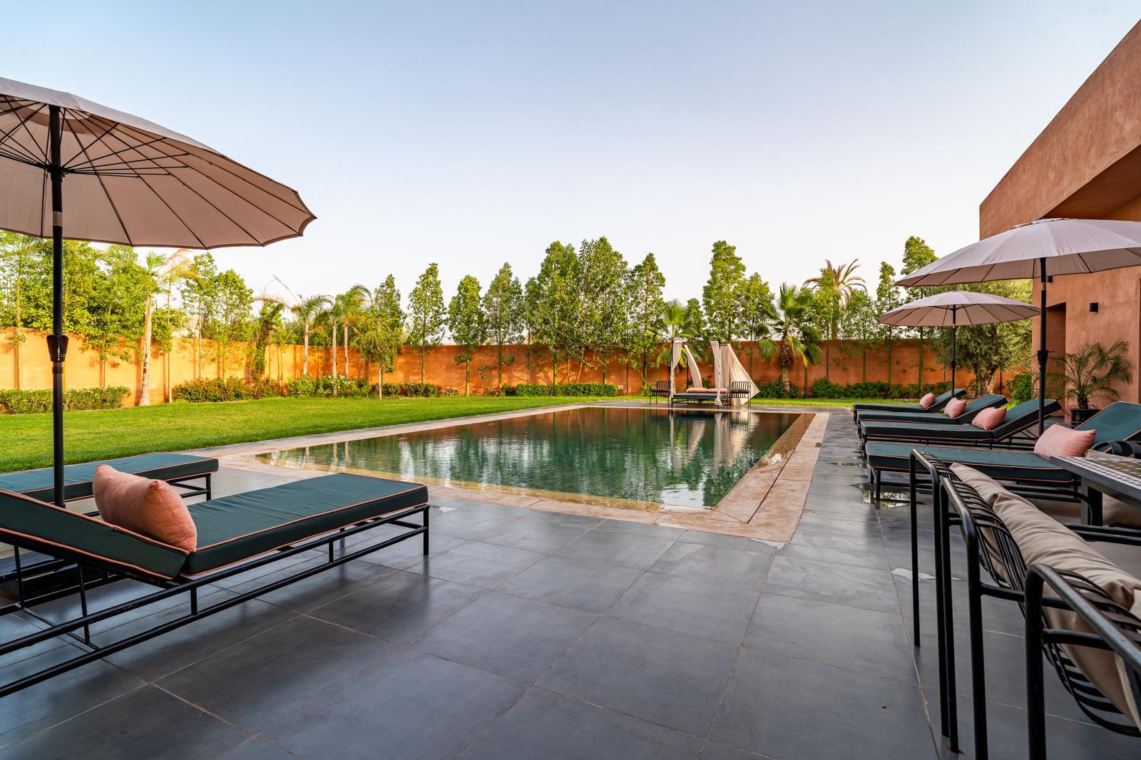 Villa Izia Marrakech – villa de luxe 6 chambres, piscine chauffée & grand jardin - Photo 13