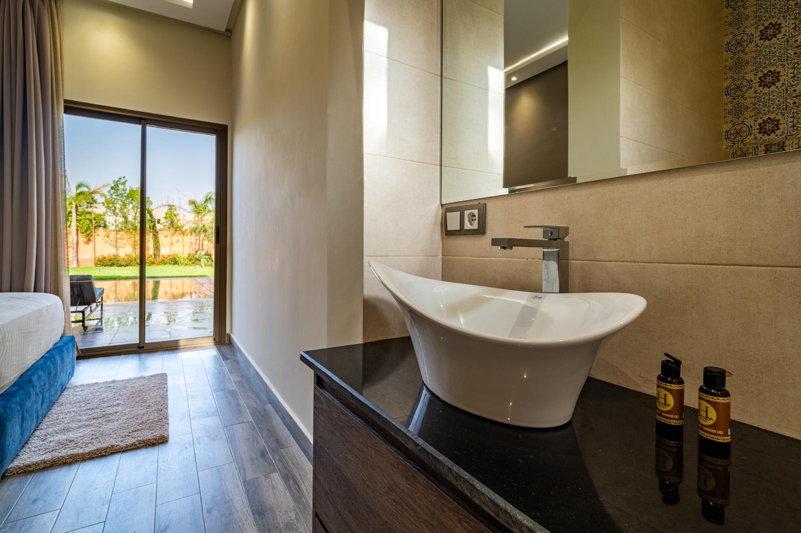 Villa Izia Marrakech – villa de luxe 6 chambres, piscine chauffée & grand jardin - Photo 66