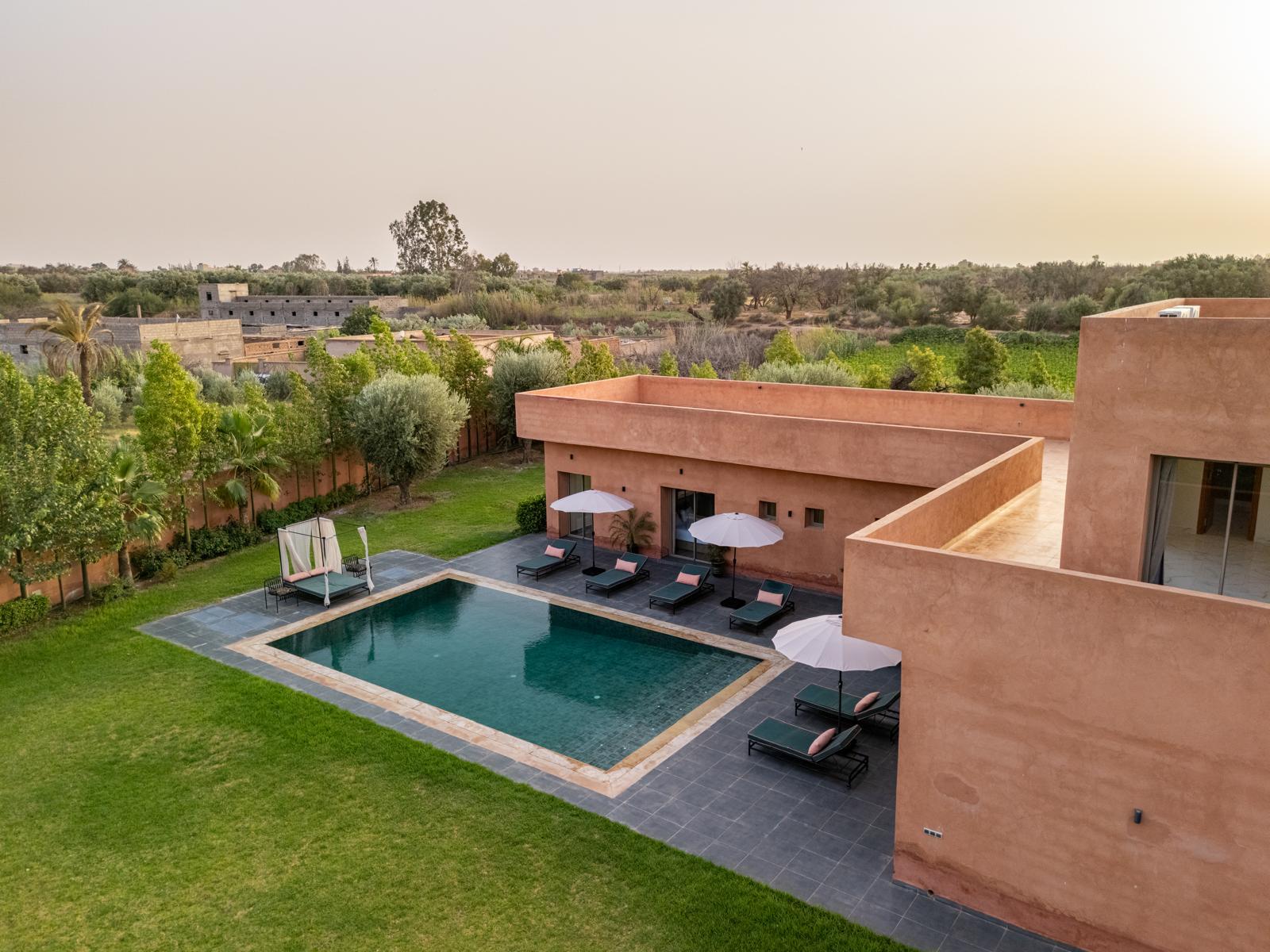 Villa Izia Marrakech – villa de luxe 6 chambres, piscine chauffée & grand jardin - Photo 7