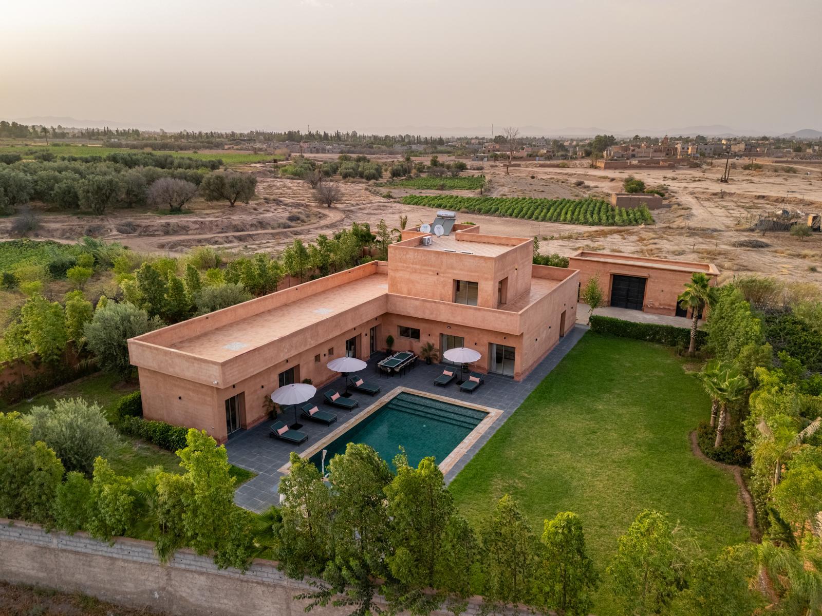 Villa Izia Marrakech – villa de luxe 6 chambres, piscine chauffée & grand jardin - Photo 9